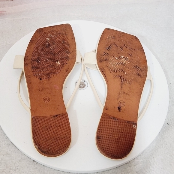 JMGXY Minimalist Thin Strap Thong Cream Sandals Size: 8 - Picture 12 of 12
